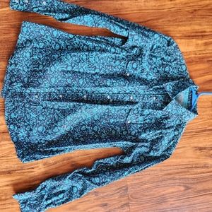 Cowgirl hardware snap button down blue paisley shirt